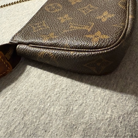 XSOLDX Louis Vuitton Pochette Accessoires Monogram Shoulder Bag Authentic - Picture 8 of 15